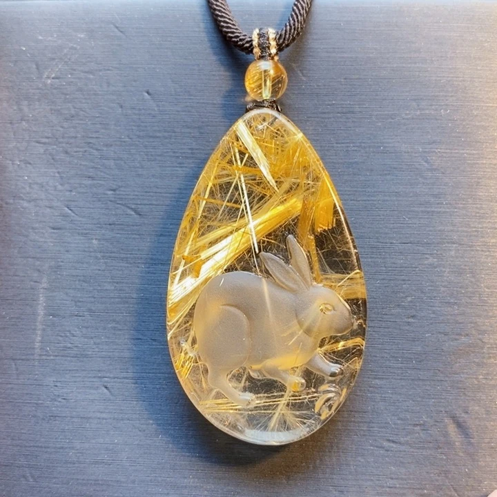 颈饰未镶嵌发晶天然钛晶生肖兔无事牌