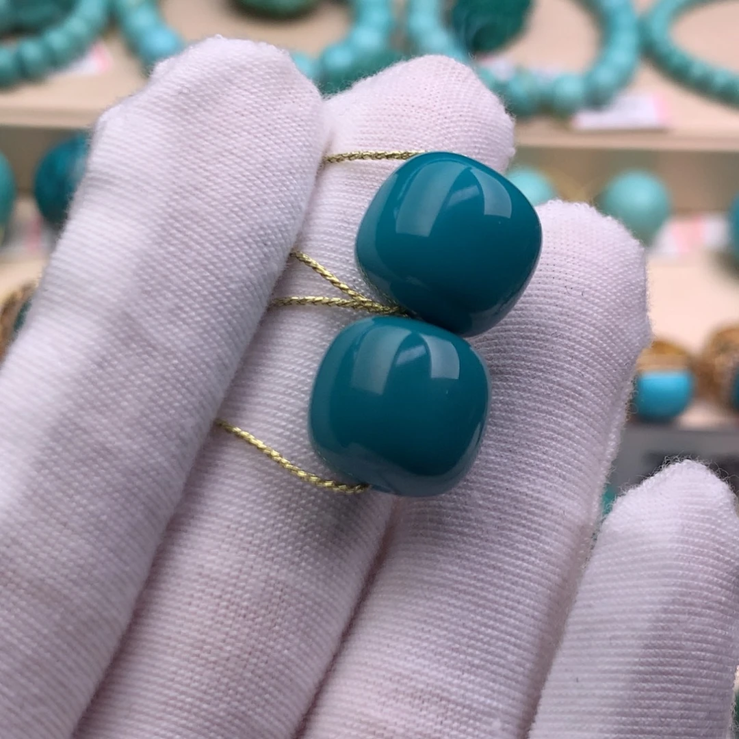 苏***米绿松石未镶嵌珠宝奇石