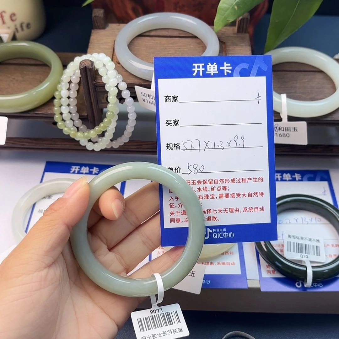 和田玉未镶嵌手镯
