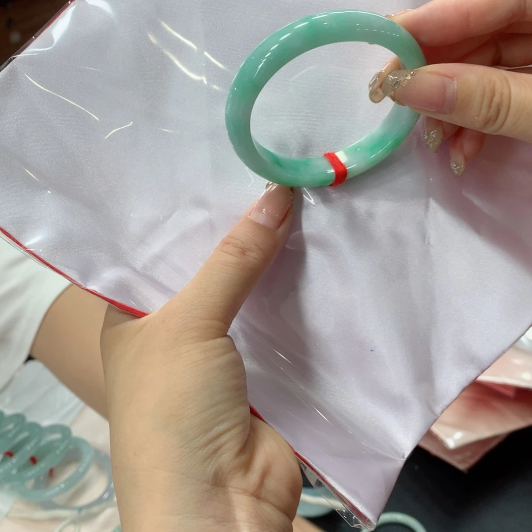 翡翠手镯未镶嵌买断