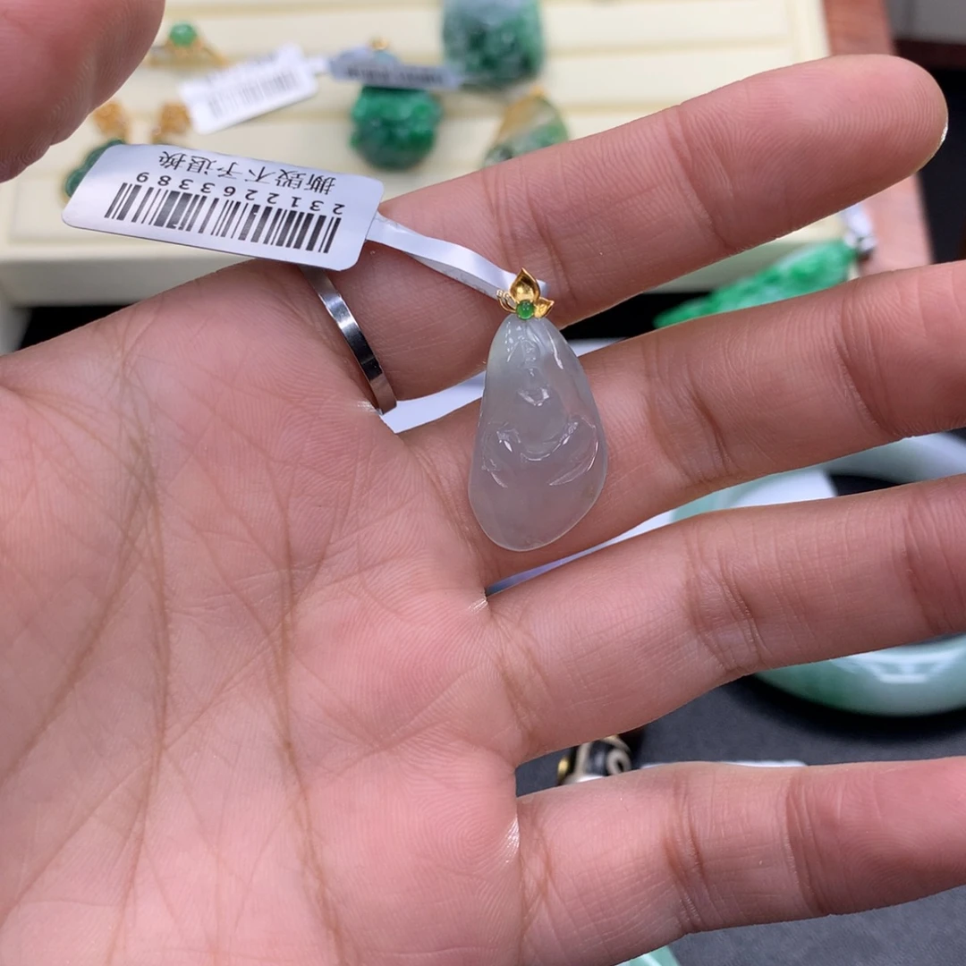 翡翠18K金镶嵌颈饰翡翠18k金镶嵌吊坠