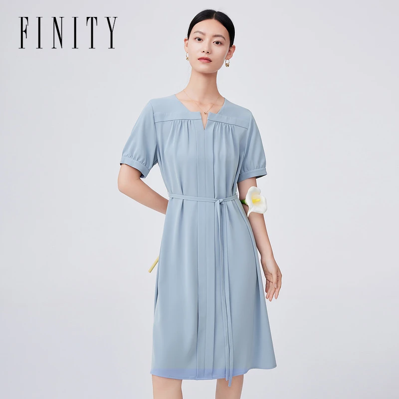 【专属】FINITY 新款长裙时尚收腰圆领连衣裙 F21W4C55L3