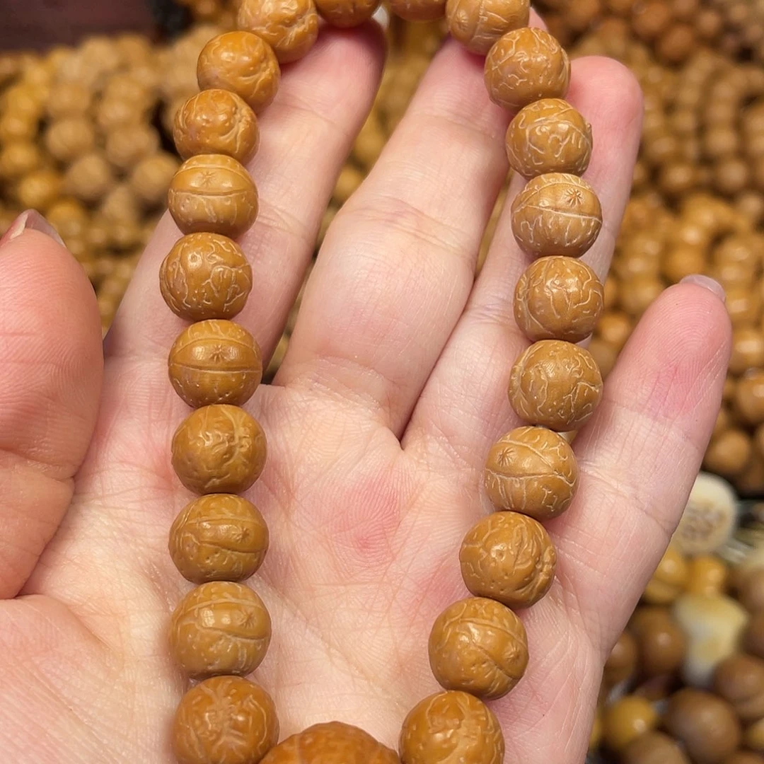 木全品雕刻凤眼。