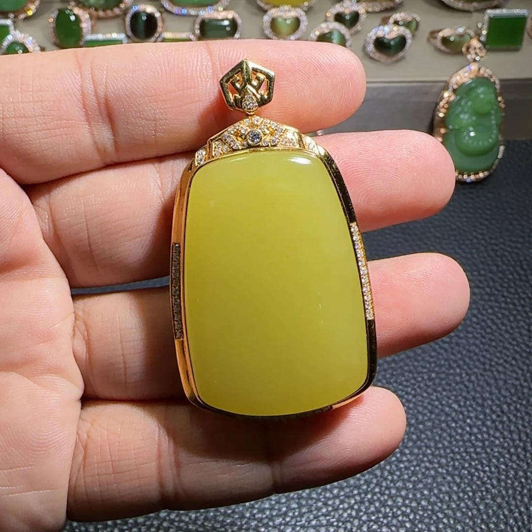 18K金镶嵌和田玉挂件小*金