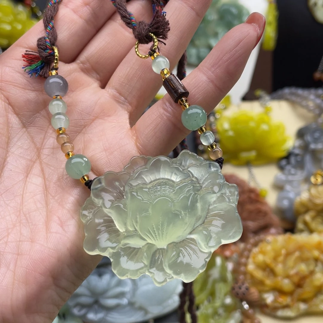 未镶嵌蛇纹石玉颈饰