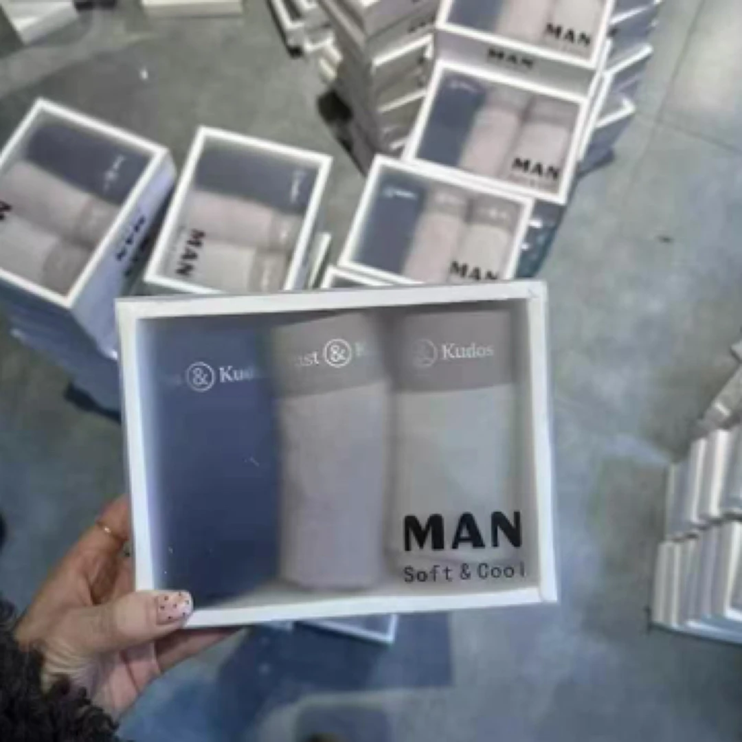 于红服装店男士无痕内裤平角短裤