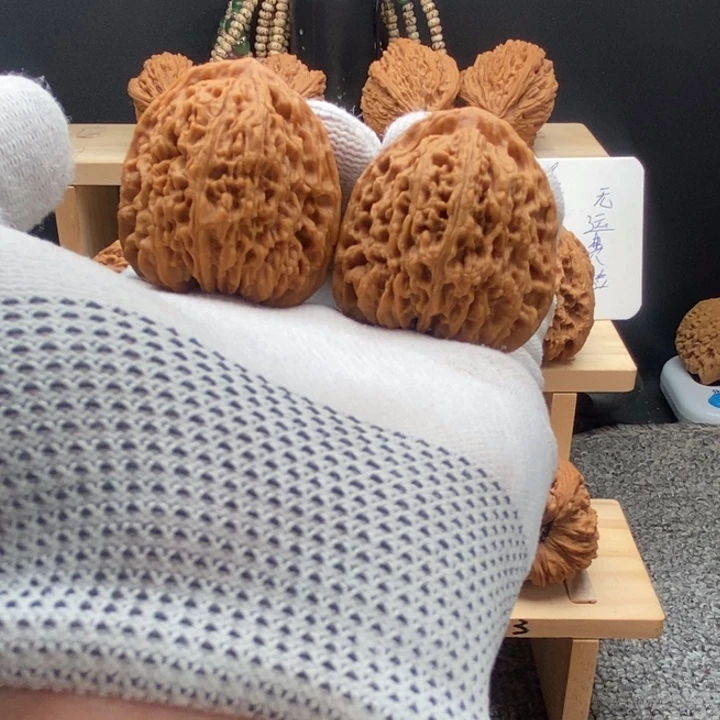 文玩核桃吊坠凡**物南疆石40