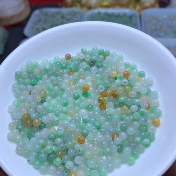 翡翠散珠卡3.8冰三彩150个（150个三圈手链）