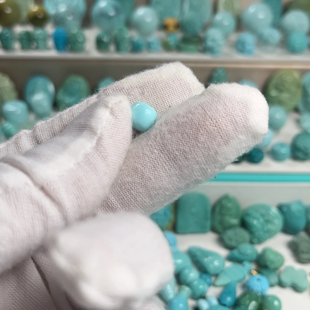 缱***绻绿松石未镶嵌珠宝奇石