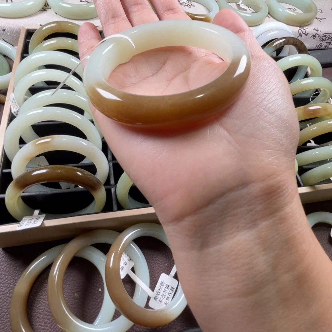 和田玉未镶嵌手镯