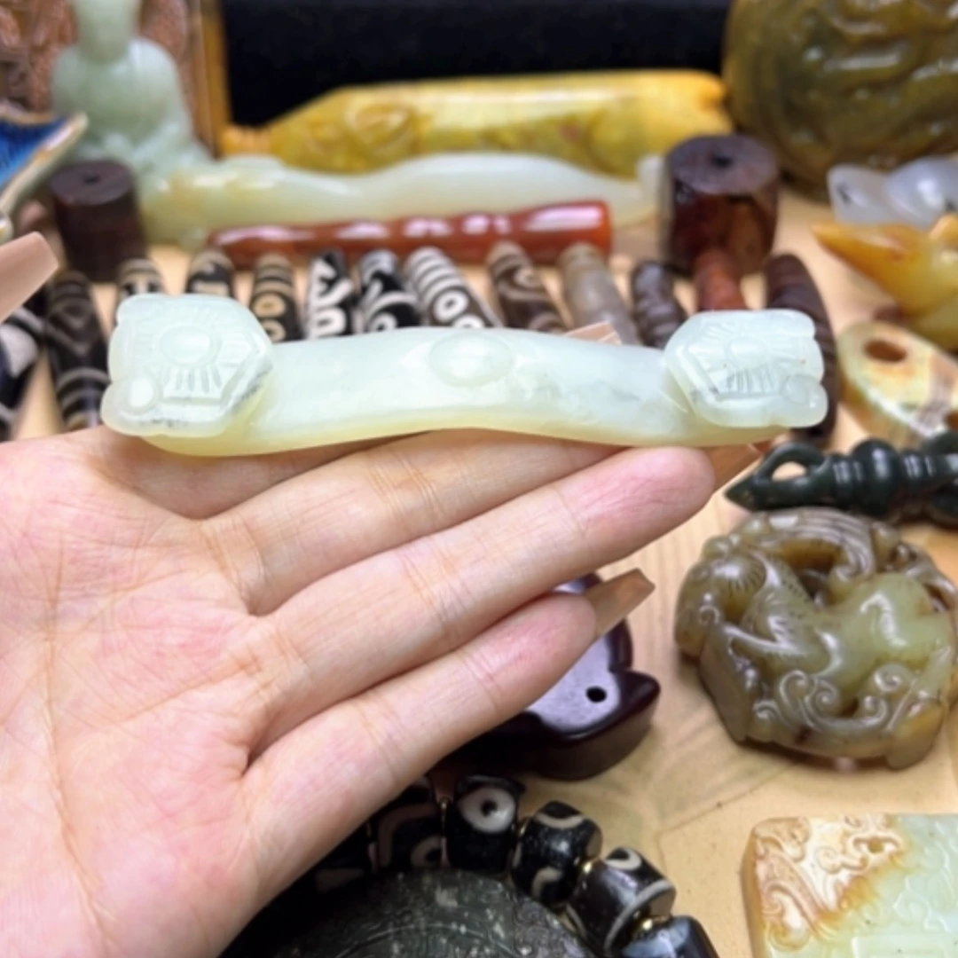 【闪购商品】蛇纹石玉未镶嵌颈饰
