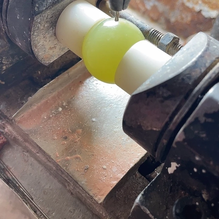 未镶嵌和田玉车挂修*