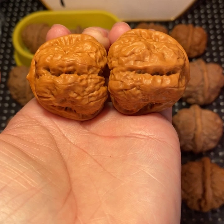 把件文玩核桃四深开大腿