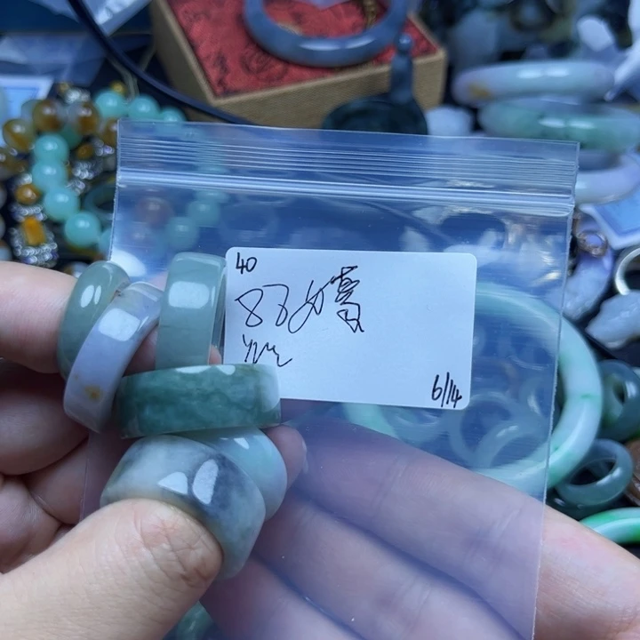 嫣***3翡翠戒指未镶嵌翡翠
