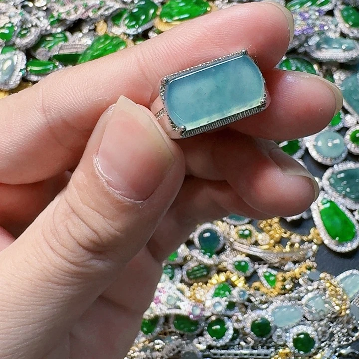 翡翠颈饰未镶嵌天然A货翡翠放漏