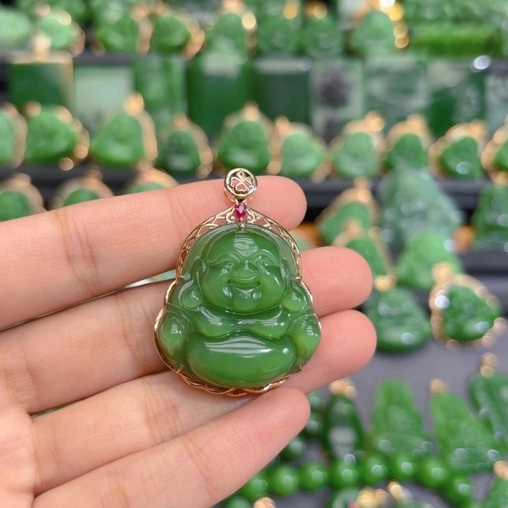 颈饰18K金镶嵌和田玉（碧玉）