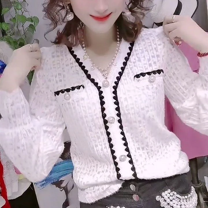 衬衫女2024秋装新款v领时尚减龄上衣法式时尚遮肚洋气蕾丝衫小衫