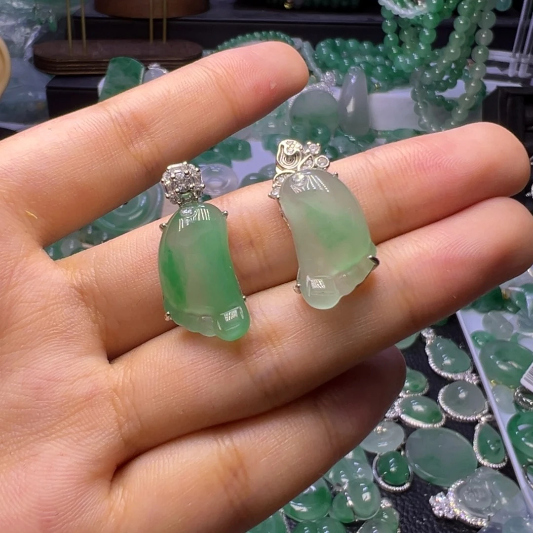 石英质玉（非洲翠）未镶嵌颈饰