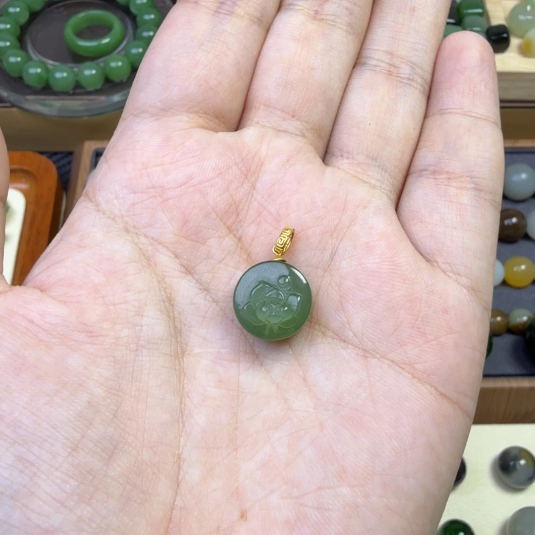 沅***18K金镶嵌和田玉珠宝半成品荷花牌