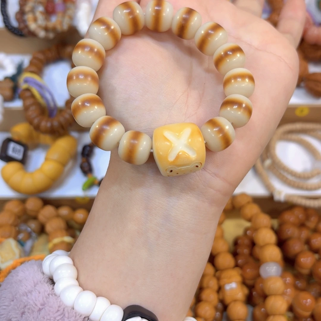 吊坠星月菩提腮红一线天