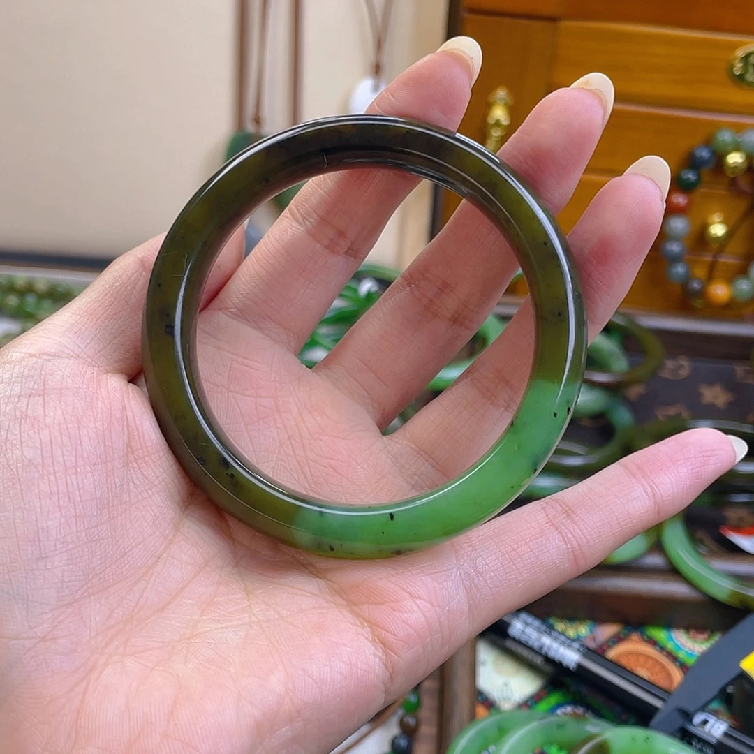 灯***火和田玉未镶嵌手链