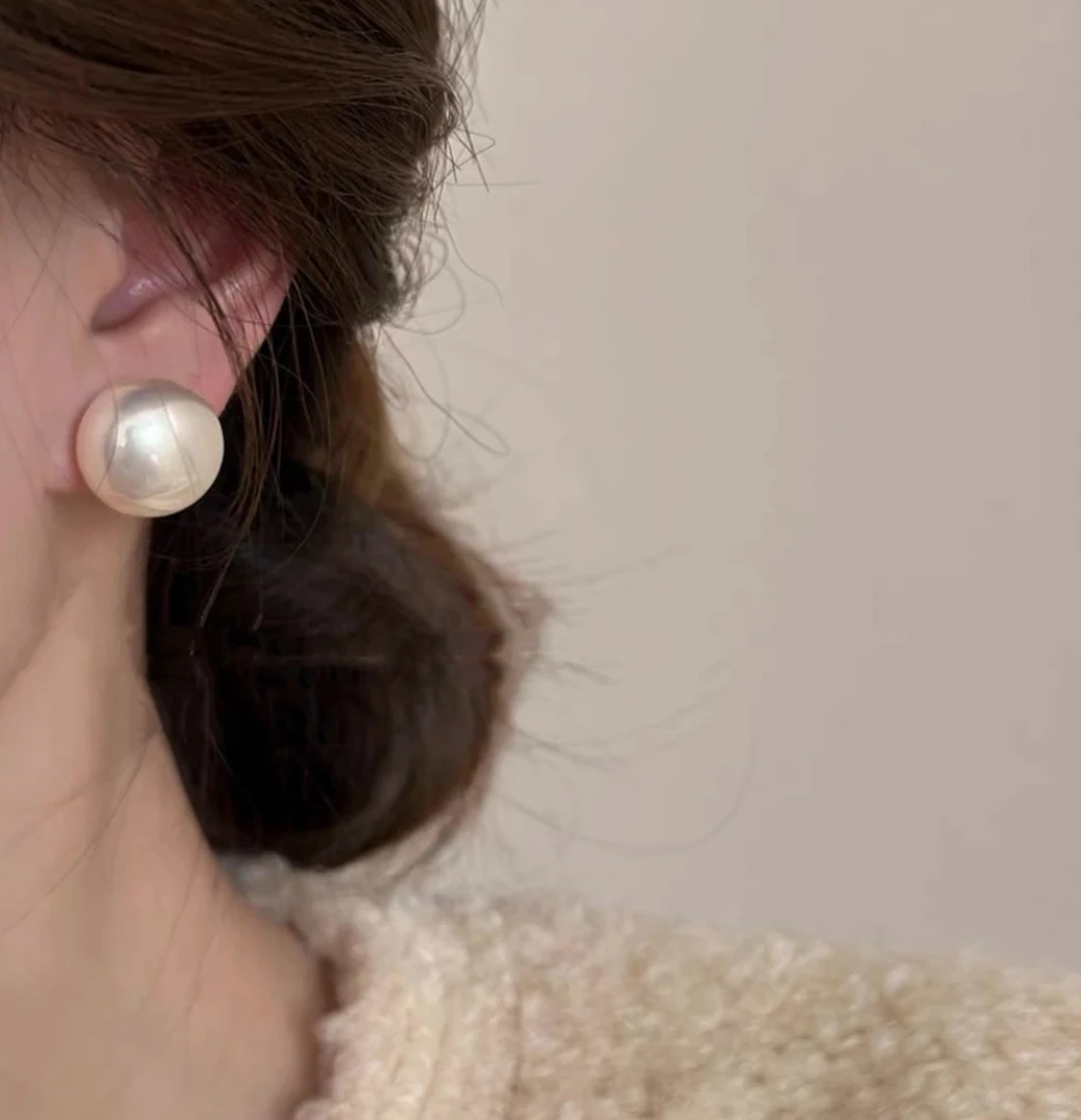 非金属仿珍珠耳饰轻奢高级感扁圆耳钉爆款小众设计简约气质