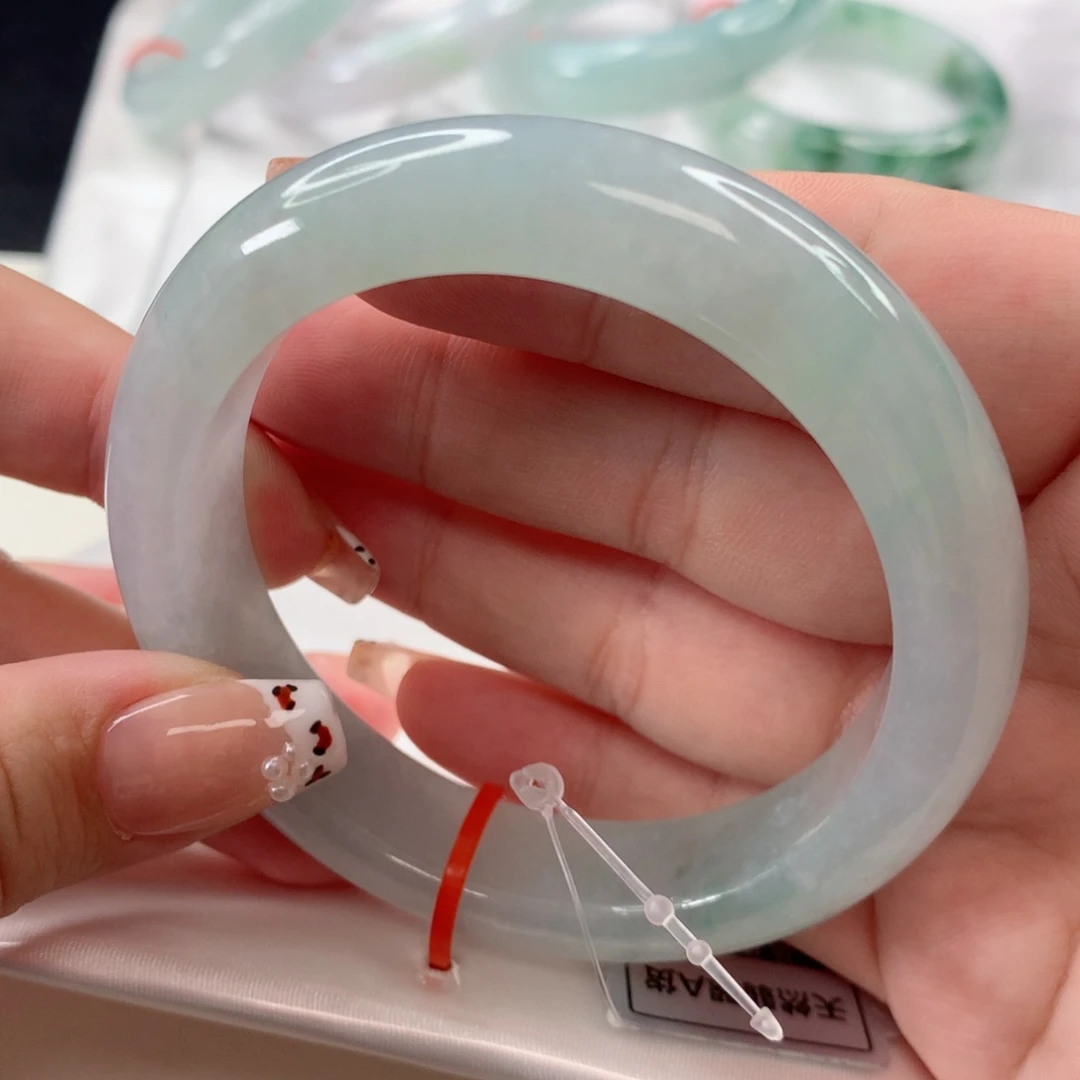 翡翠手镯未镶嵌54.8圈口晴绿色