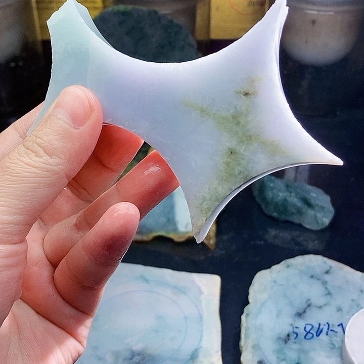 翡翠未镶嵌颈饰毛料5