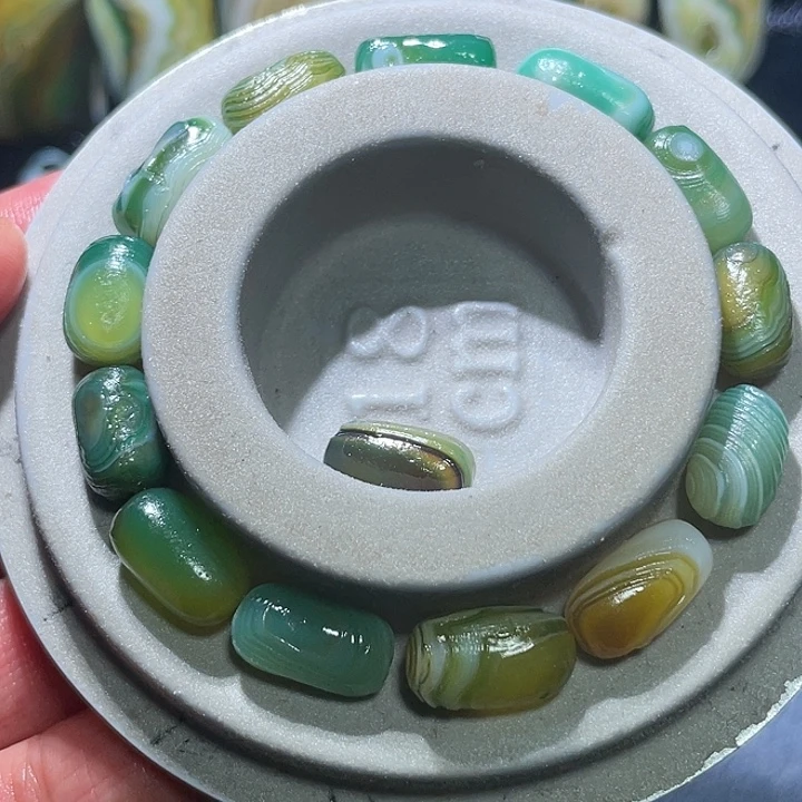 玛瑙/玉髓未镶嵌珠宝奇石