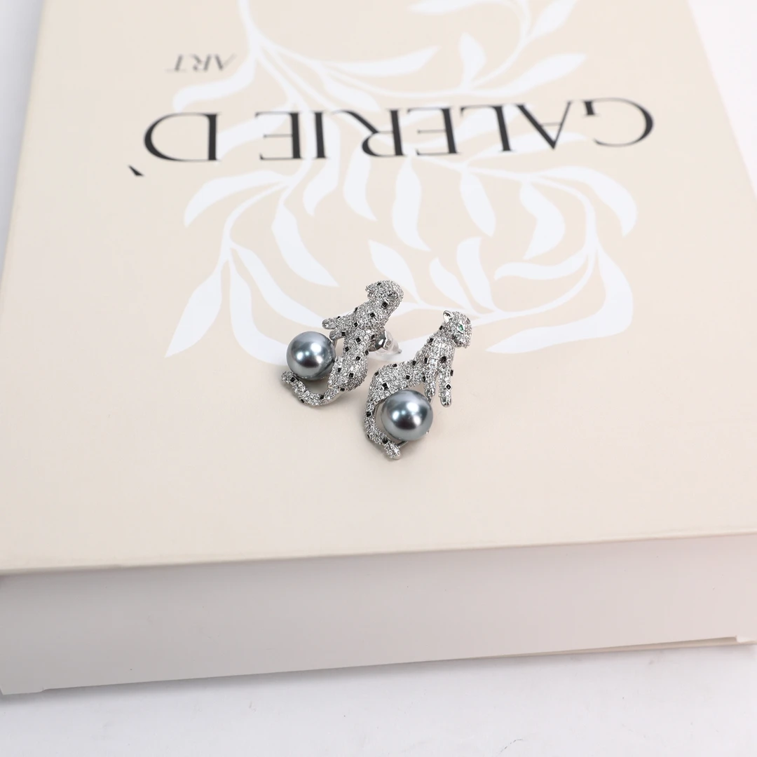 铜合金仿珍珠耳饰 18时代品牌【豹子耳钉】高级感时尚搭耳饰 M40188