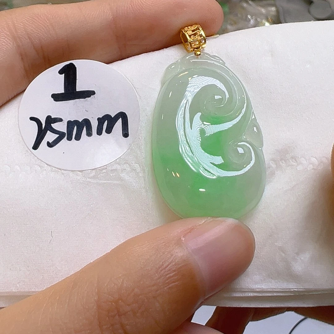 翡翠18K金镶嵌颈饰翡翠