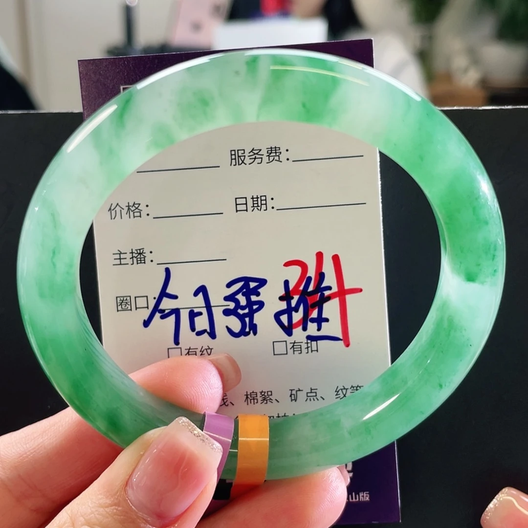 【闪购商品】未镶嵌手镯石英质玉