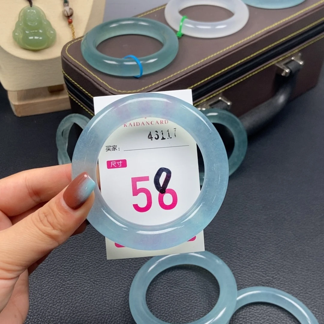 未镶嵌手镯石英质玉i****?