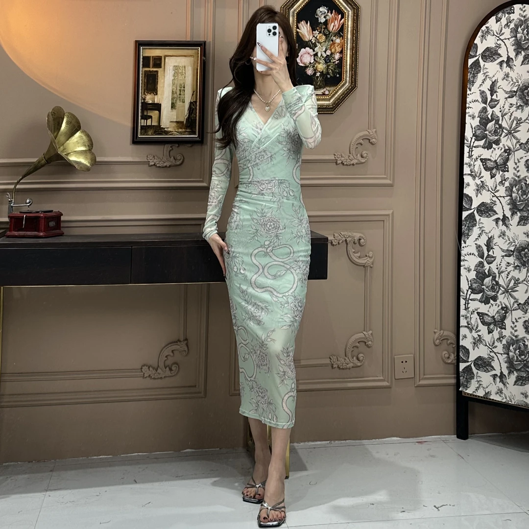 气质女人味轻奢V领长袖草木欣荣显瘦包身时尚百搭网纱连衣裙长裙