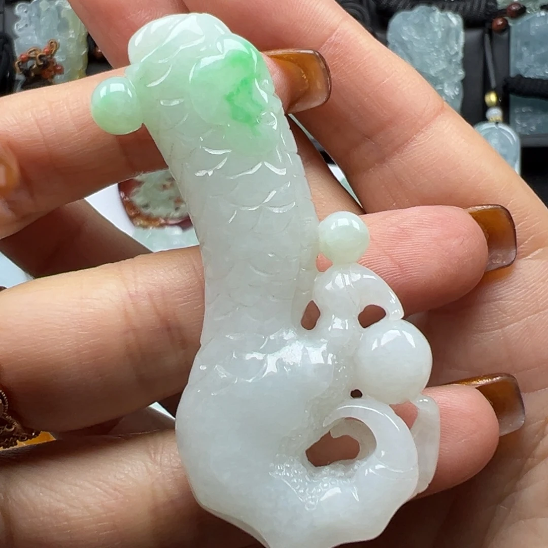 翡翠未镶嵌颈饰抓住机遇