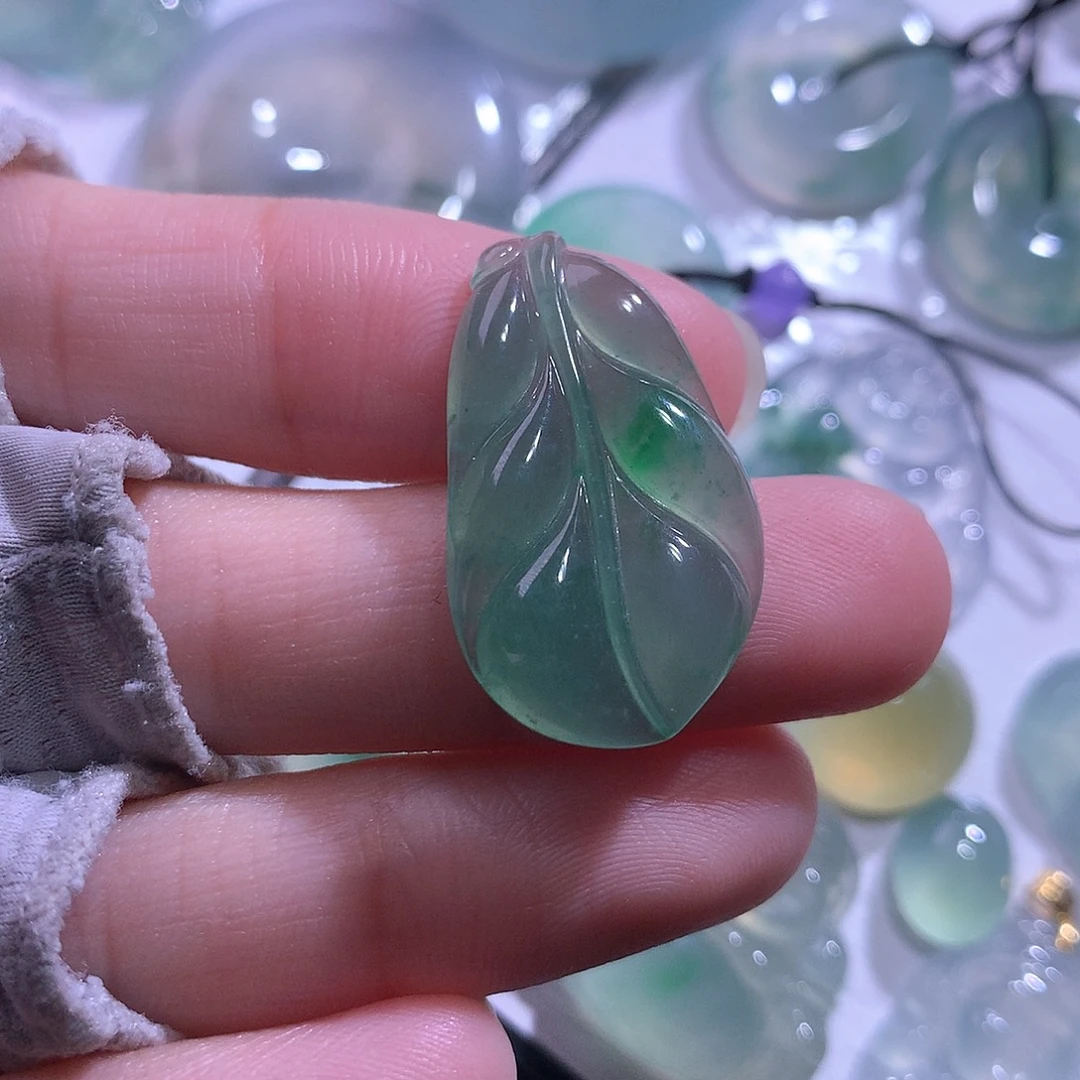 颈饰未镶嵌翡翠叶子