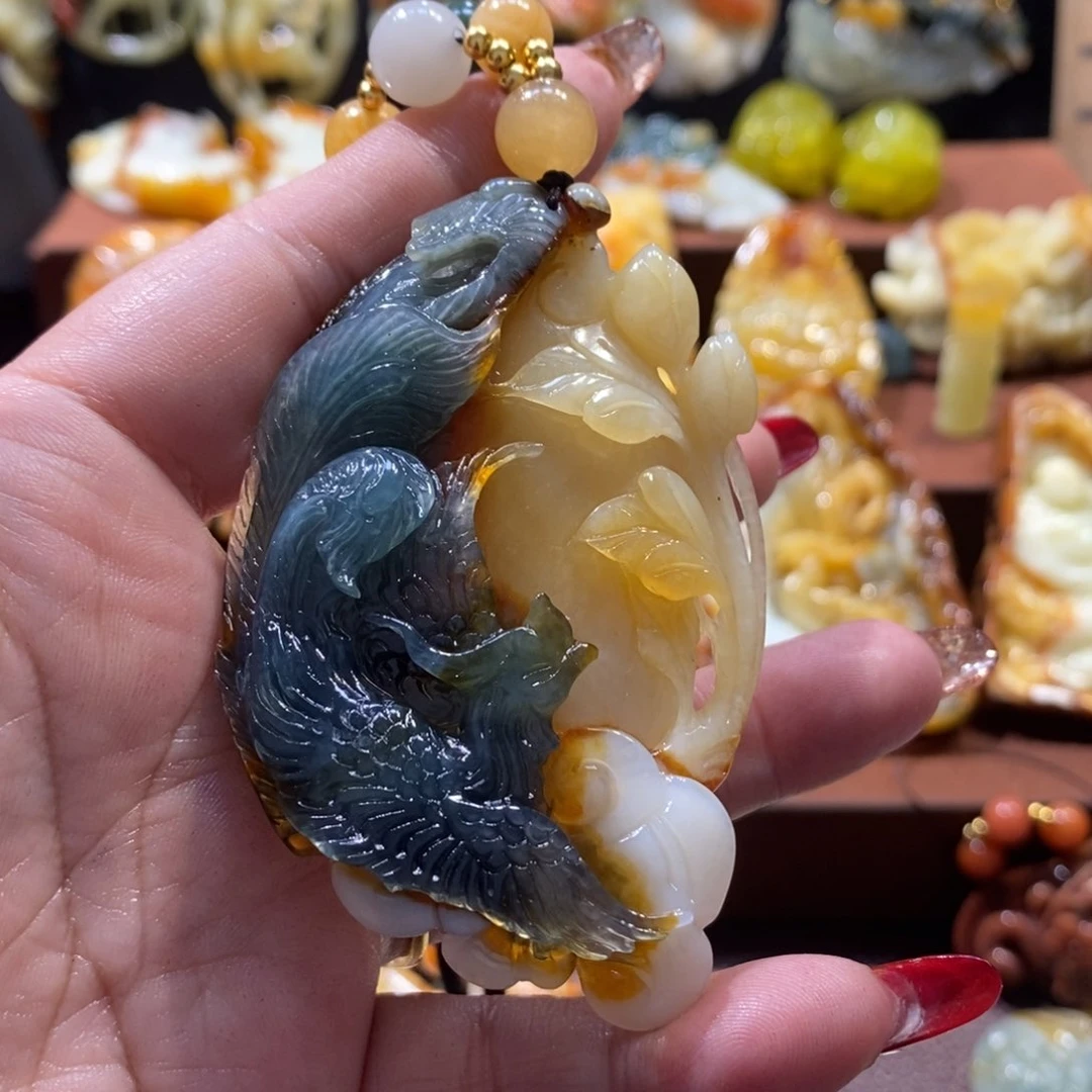蛇纹石玉颈饰未镶嵌
