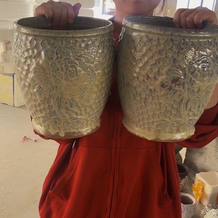 微瑕高度22厘米口径20厘米