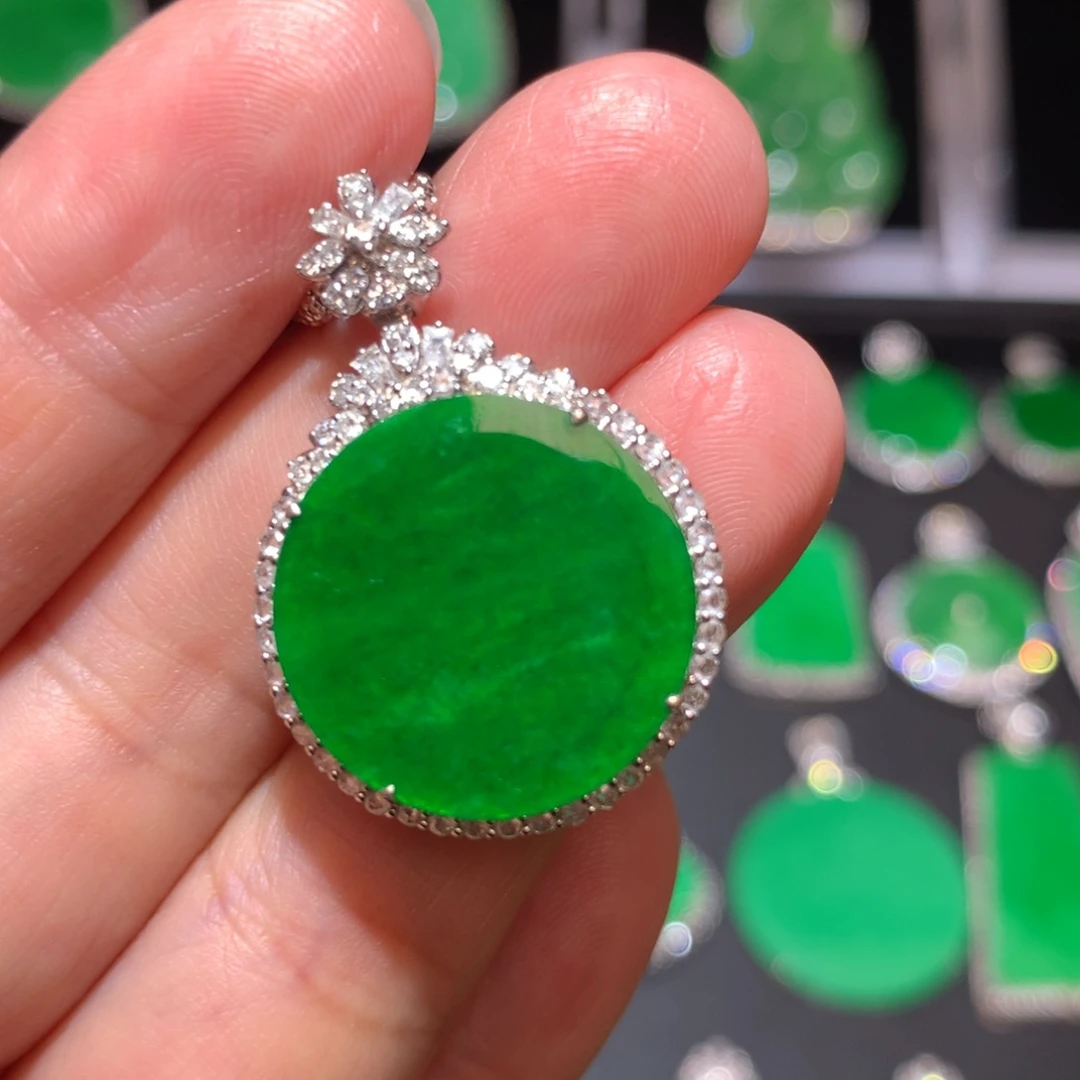 翡翠18K金镶嵌颈饰翡翠