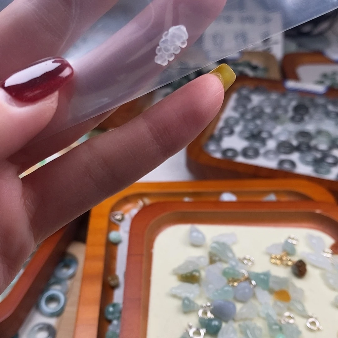 翡翠颈饰未镶嵌?***?葡萄1个