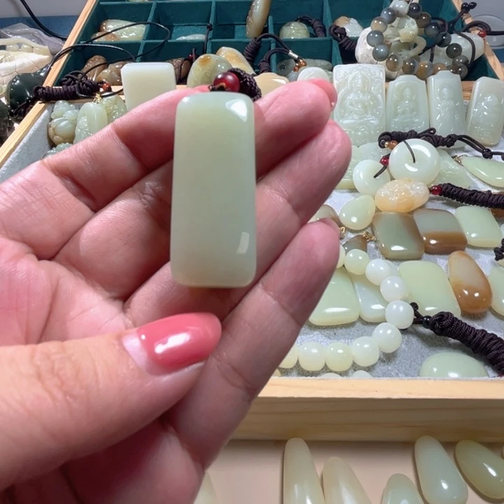未镶嵌和田玉（糖玉）珠宝半成品
