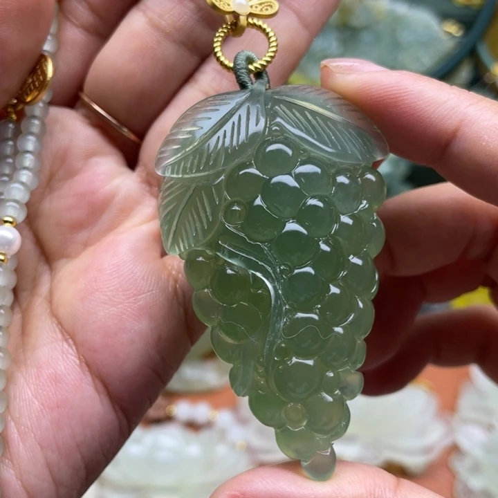 蛇纹石玉未镶嵌吊坠