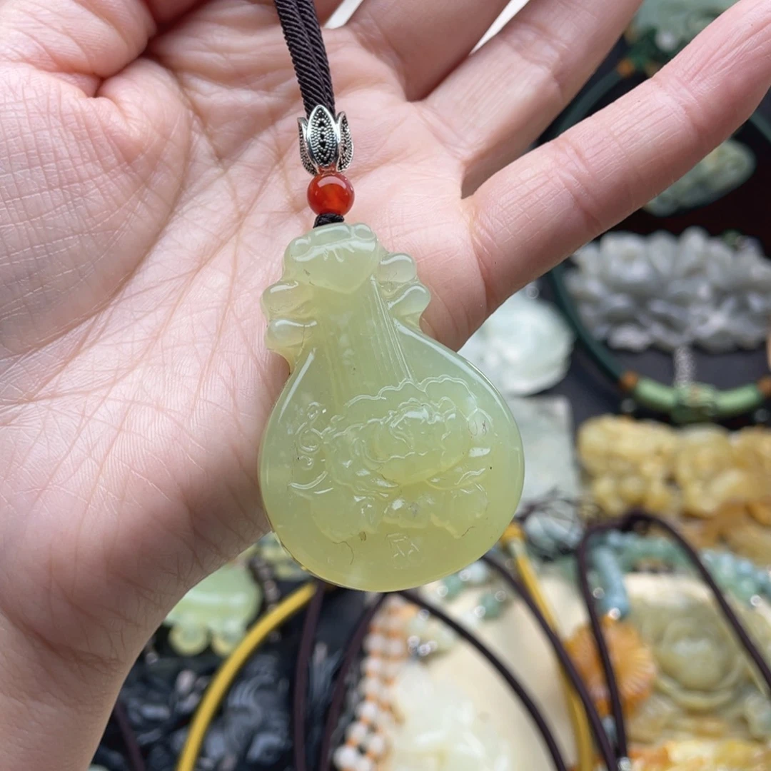 蛇纹石玉颈饰未镶嵌