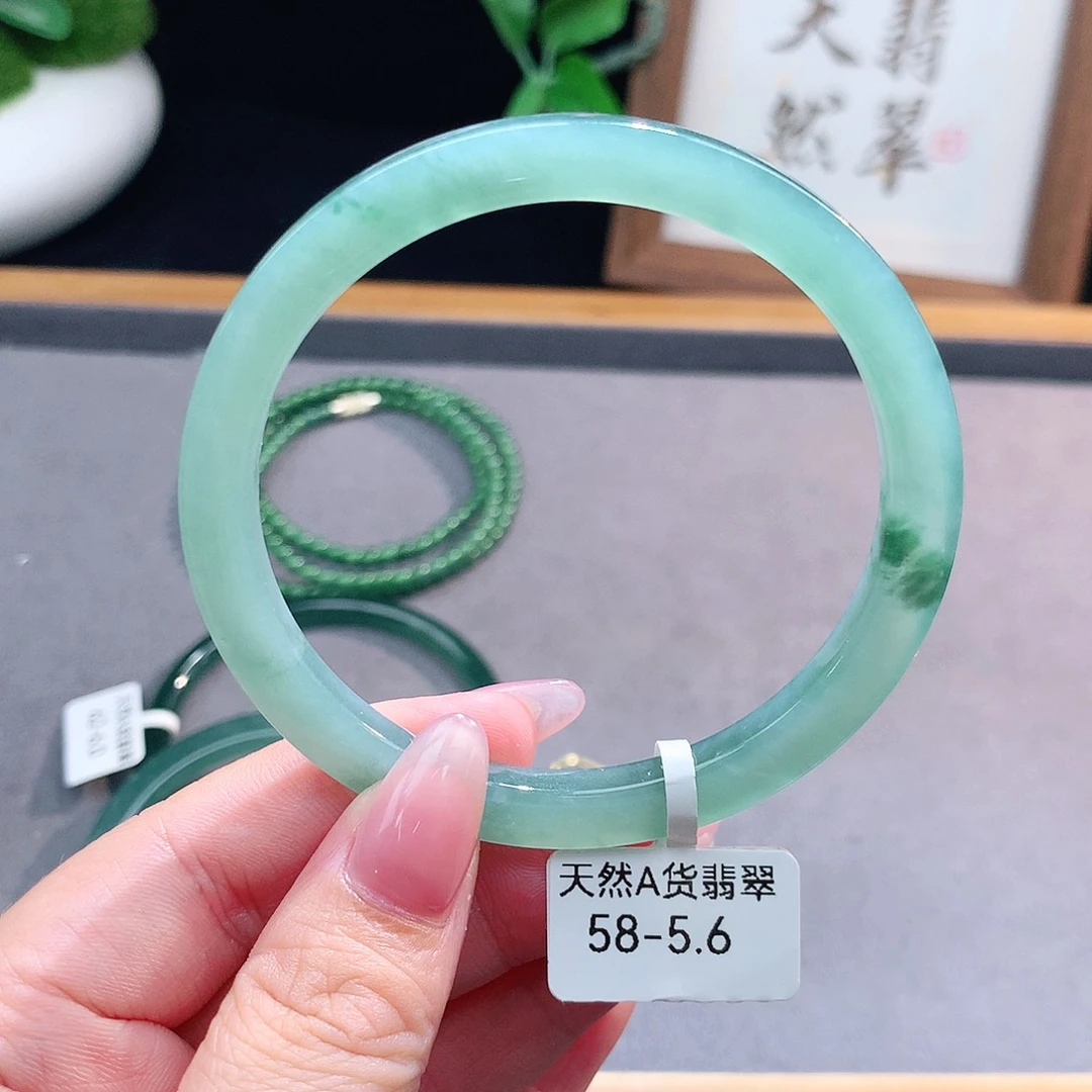 翡翠手镯（圆镯）未镶嵌