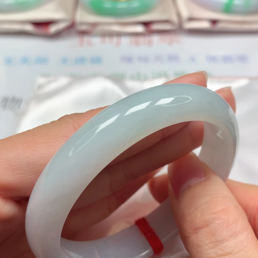 翡翠未镶嵌手镯细腻冰胶果绿底飘紫气贵妃5354