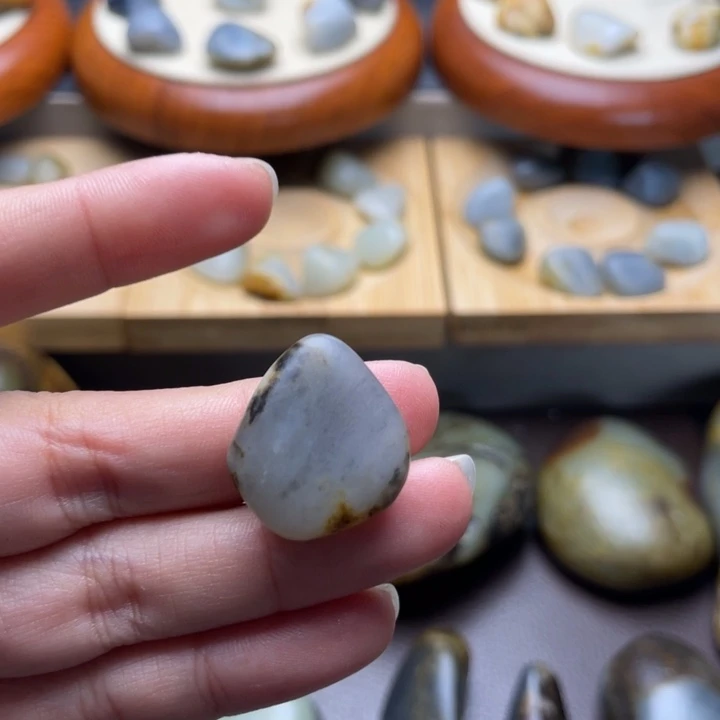 安***琪和田玉未镶嵌颈饰