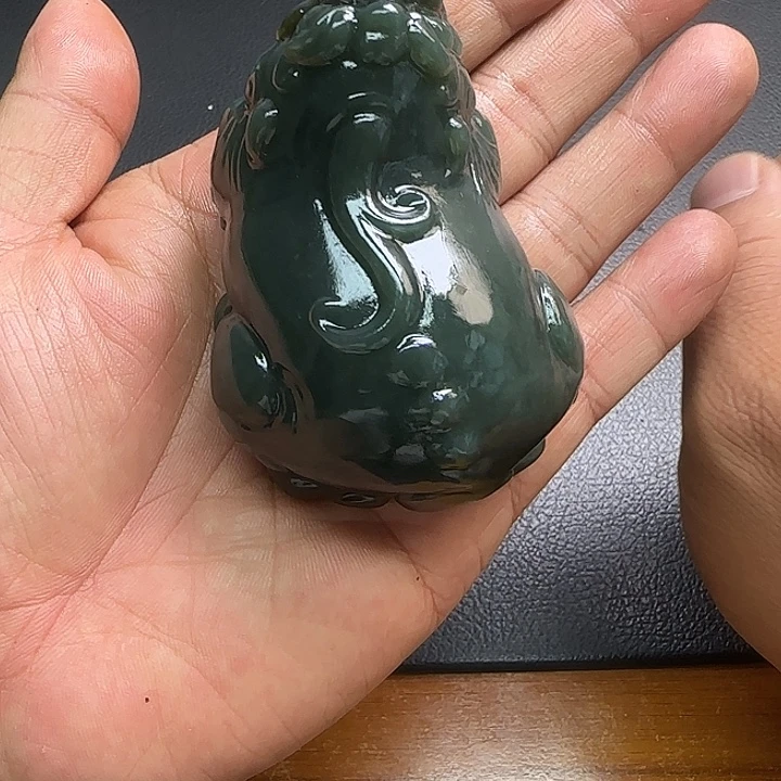 和田玉未镶嵌把件