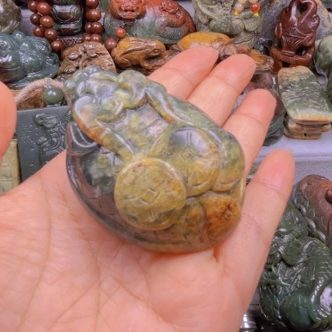 岫岩河磨玉（透闪石质玉）未镶嵌把件中*人