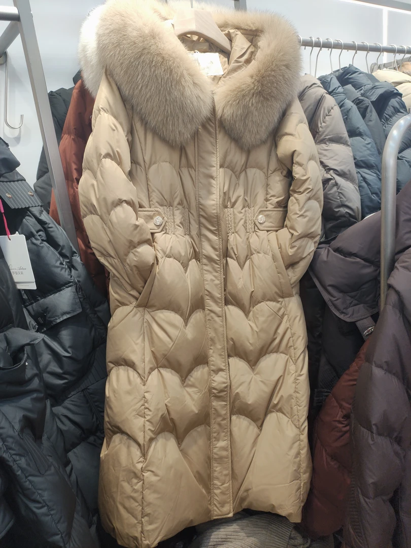 雪姿韵长款毛领收腰显瘦气质羽绒服