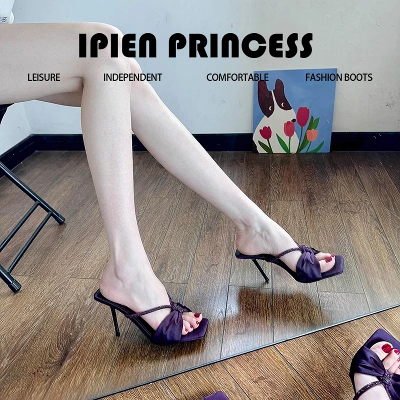 紫色绸缎水钻一字带凉鞋女2025秋季新款蝴蝶结露趾外穿高跟凉拖鞋